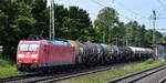 DB Cargo AG, Mainz [D] mit ihrer  185 035-3  [NVR-Nummer: 91 80 6185 035-3 D-DB] und einem gemischten Güterzug am 07.08.25 Höhe S-Bahnhof Dedensen/​Gümmer.