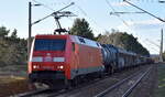 DB Cargo AG, Mainz [D] mit ihrer   152 042-8  [NVR-Nummer: 91 80 6152 042-8 D-DB] und einem gemischten Güterzug am 08.04.26 Höhe Bahnhof Wiesenau.
