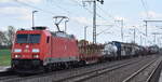 DB Cargo AG, Mainz [D] mit ihrer  185 277-1  [NVR-Nummer: 91 80 6185 277-1 D-DB] und ein gemischter Güterzug am 21.04.25 Höhe Bahnhof Rodleben.