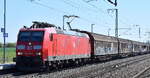 DB Cargo AG, Mainz [D] mit ihrer  185 039-5  [NVR-Nummer: 91 80 6185 039-5 D-DB] und ein gemischter Güterzug am 21.04.25 Höhe Bahnhof Rodleben.