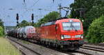 DB Cargo AG, Mainz [D] mit ihrer Vectron   193 561  [NVR-Nummer: 91 80 6193 561-8 D-DB] und einem gemischten G�terzug am 04.06.26 H�he Bahnhof Saarmund.