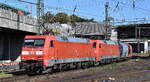 DB Cargo AG, Mainz [D] mit der Doppeltraktion  152 118-6  [NVR-Nummer: 91 80 6152 118-6 D-DB] +  152 152-5  [NVR-Nummer: 91 80 6152 152-5 D-DB] und einem G�terzug f�r n�sseempfindliche Sch�ttg�ter + Staubgut aus Richtung Hamburger Hafen am 27.08.26 H�he Bahnhof Hamburg-Harburg.