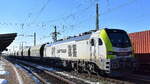 ITL - Eisenbahngesellschaft mbH, Dresden [D] mit ihrer EuroDual Lok  159 106-4  [NVR-Nummer: 90 80 2159 106-4 D-ITL] und einem Getreidezug am 18.02.25 Höhe Bahnhof Magdeburg-Neustadt.