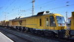 gleisbaumaschinenzuege-u-transporte/876031/db-infrago-ag-frankfurt-m-fahrzeugnutzer DB InfraGO AG, Frankfurt (M), Fahrzeugnutzer: Instandsetzung/Maschinenpool, Berlin mit dem Schienenfräszug Typ vossloh SF03 W-FFS (D-DBMP 99 80 9420 140-2) + Beiwagen am Haken von 203 312-4 am 06.03.25 Höhe Bahnhof Stendal Hbf.