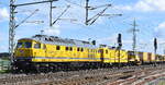 DB Bahnbau Gruppe GmbH, Berlin mit ihrer Ludmilla  232 550-4  (NVR:  92 80 1232 550-4 D-DBBBG ) mit  143 352-3  (NVR:  91 80 6143 352-3 D-DB ) und PLASSER & THEURER MAMMUT Schnellumbauzug SUZ 500 UVR