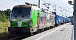 SETG - Salzburger Eisenbahn TransportLogistik GmbH, Salzburg [A] mit der geleasten ELL Vectron  193 219  [NVR-Nummer: 91 80 6193 219-3 D-ELOC] und einem Containerzug f�r Holzhackschnitzel (leer) am