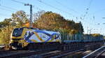 EVB - Eisenbahnen and Verkehrsbetriebe Elbe-Weser GmbH, Zeven [D]mit de geleasten ELP Eurodual Lok   2159 231-0 , Name:  Zelos  [NVR-Nummer: 90 80 2159 231-0 D-ELP], eventl. untervermietet? mit einem Ganzzug Drehgestell-Rungenwagen f�r Stammholztransporte am 19.10.26 H�he Bahnhof Berlin-Gr�nau.