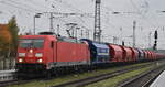 DB Cargo AG, Mainz [D] mit ihrer  185 352-2  [NVR-Nummer: 91 80 6185 352-2 D-DB] und einem Kalizug (leer) am 29.10.26 Durchfahrt Bahnhof Stendal Hbf.