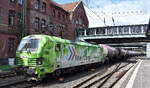 RheinCargo GmbH & Co. KG, Neuss [D]  mit ihrer Smartron  192 032  [NVR-Nummer: 91 80 6192 032-1 D-RHC] und einem Kesselwagenzug am 10.08.26 H�he Bahnhof Hamburg-Harburg.