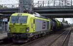 LEG - Leipziger Eisenbahnverkehrsgesellschaft mbH, Leipzig [D] mit der geleasten ATLU Vectron Dual Lok   248 055  [NVR-Nummer: 90 80 2248 055-6 D-ATLU] und einem Kesselwagenzug (f�r Kerosin) am 01.09.26 Durchfahrt Bahnhof Berlin-Hohensch�nhausen.