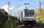 ITL - Eisenbahngesellschaft mbH, Dresden [D] mit der geleasten Akiem Lok '185 598-0' [NVR-Nummer: 91 80 6185 598-0 D-ITL] und einem Kesselwagenzug Richtung Frankfurt/Oder am 10.10.26 H�he Bahnhof Berlin-Hohensch�nhausen.