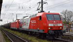 MEG - Mitteldeutsche Eisenbahn GmbH, Schkopau [D] mit den angemieteten  Loks  145 042-8  [NVR-Nummer: 91 80 6145 042-8 D-DB] und  185 385-2  [NVR-Nummer: 91 80 6185 385-2 D-DB]
 und gemischten Kesselwagen am Haken am 29.10.26 H�he Bahnhof Magdeburg Neustadt.