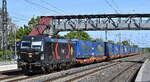 Freightliner PL Sp. z o.o., Warszawa [PL] mit der polnischen geleasten Cargounit Vectron   5370 055-3 , Name:  Dawid  [NVR-Nummer: 91 51 5370 055-3 PL-ID] und einem KLV-Zug am 29.04.25 Höhe Bahnhof Saarmund.