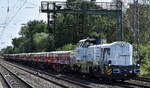 DB Cargo AG, Mainz [D] mit ihrer angemieteten von Nexrail AssetCo Sàrl? vossloh DE 12 Lok ( NVR:  92 80 4125 010-3 D-xxx?) und einem Gannzug ÖBB-Wechselbehälter am 07.08.25 Höhe S-Bahnhof Dedensen/​Gümmer.