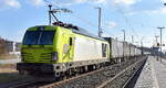 ITL - Eisenbahngesellschaft mbH, Dresden [D] mit der geleasten Alpha Trains Vectron Dual Lok  248 054-9  [NVR-Nummer: 90 80 2248 054-9 D-ITL] mit einem KLV-Zug (für den VW Konzern) am 23.03.26
