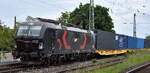 Bahnoperator Polska Sp. z o.o., Małaszewicze Małe [PL] mit der geleasten Cargounit Vectron   5370 165-0 , Name:  ISZKIERECZKA   [NVR-Nummer: 91 51 5370 165-0 PL-ID] und einem KLV-Zug
aus Polen am 21.05.26 H�he Bahnhof Magdeburg-Neustadt.