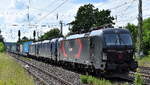 Bahnoperator Polska Sp. z o.o., Małaszewicze Małe [PL] mit den geleasten Cargounit Vectrons   5370 166-8 , Name:  JERZY  [NVR-Nummer: 91 51 5370 166-8 PL-ID] und 5370 035-5  [NVR-Nummer: 91 51 5370 035-5 PL-ID] +   5370 036-3  [NVR-Nummer: 91 51 5370 036-3 PL-ID] und KLV-Zug am Haken Richtung Frankfurt/Oder weiter nach Polen am 02.06.26 H�he Bahnhof Saarmund.
