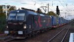 LTE Netherlands B.V., Rotterdam [NL] mit der geleasten Cargounit Vectron '5370 164-3', Name: 'MARC' [NVR-Nummer: 91 51 5370 164-3 PL-ID] und KLV-Zug am 07.10.26 Durchfahrt Bahnhof F�rstenwalde (Spree).