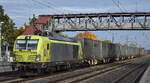 ITL - Eisenbahngesellschaft mbH, Dresden [D] mit der geleasten Alpha Trains Vectron Dual Lok  248 054-9  [NVR-Nummer: 90 80 2248 054-9 D-ITL] und dem VW KLV-Zug am 15.10.26 H�he Bahnhof Saarmund.