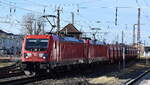 kohle-erz-kalk-und-kokszuege-/875093/db-cargo-ag-mainz-d-mit DB Cargo AG, Mainz [D] mit der Doppeltraktion '187 206' [NVR-Nummer: 91 80 6187 206-8 D-DB] +  '187 189' [NVR-Nummer: 91 80 6187 189-6 D-DB] und dem Ganzzug innofreigt Schüttgutbehälter mit Eisenerz aus Hamburg Richtung Ziltendorf EKO am 24.02.25 Höhe Bahnhof Frankfurt (Oder).