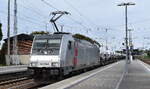 CFL Cargo Deutschland GmbH, Niebüll [D] mit der geleasten Akiem Lok  186 359-6  [NVR-Num,er: 91 80 6186 359-6 D-AKIEM] und einem Nutzfahrzeug-Transportzug (fabrikneue französische
