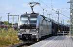 HSL Logistik GmbH, Hamburg [D] mit der geleasten Railpool Vectron  6193 180  [NVR-Nummer: 91 80 6193 180-7 D-Rpool] und einem PKW-Transportzug am 16.06.26 Durchfahrt Bahnhof Lutherstadt Wittenberg