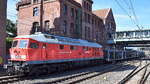 Martin Schl�n� Eisenbahnlogistik, Wankendorf mit der  234 242-6  (NVR:  92 80 1234 242-6 D-SEL ) brachte einen PKW-Transportzug (leer) nach Maschen am 27.08.26 H�he Bahnhof Hamburg-Harburg. Als er einige Zeit sp�ter wieder Hamburg verlie� hupte es laut + lange bei der Durchfahrt Hamburg-Harburg.