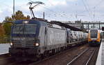 PKP CARGO S.A., Warszawa [PL] mit ihrer Vectron  EU46-503  [NVR-Nummer: 91 51 5370 015-7 PL-PKPC] und ein Nutzfahrzeug-Transportzug aus Polen (fabrikneue VW Modelle aus polnischer Produktion) am 06.10.26 Durchfahrt Bahnhof F�rstenwalde (Spree).