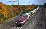 DeltaRail GmbH, Frankfurt (Oder) mit ihrer  243 179-9  (NVR:  91 80 6143 179-0 D-DELTA ) und einem Nutzfahrzeug-Transportzug (VW Modelle aus polnischer Produktion) am 15.10.26 H�he Bahnhof Saarmund. 