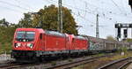 DB Cargo AG, Mainz [D] mit der Doppeltraktion   187 083  [NVR-Nummer: 91 80 6187 083-1 D-DB] +   187 146  [NVR-Nummer: 91 80 6187 146-6 D-DB] und einem Ganzzug Schiebewandwagen am 29.10.26 H�he Bahnhof Magdeburg Neustadt.