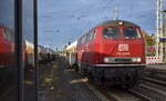 Traktion4Rent GmbH, Saalburg-Ebersdorf mit ihrer  216 224-6  (NVR:  92 80 1216 224-6 D-TFR ) und einem DB Systemtechnik-Messwagen am Haken (Überführungsfahrt?) am 20.10.25 Durchfahrt Bahnhof