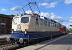 Manuel Zimmermann Eisenbahndienstleistungen, Hellenhahn mit der ihrer tollen Museumslok  E10 1239  (NVR:  91 80 6110 239-1 D-MZE ) aus dem Baujahr 1962 und der  218 451-3  (NVR:  92 80 1218 451-3 D-MZE) am Haken am 09.06.26 Durchfahrt Bahnhof Ruhland.