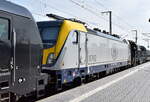 Belgische Traxx 3 MS Lok der SNCB - Societ� Nationale des Chemins de Fer Belges [B]  1702  [NVR-Nummer: 91 88 017 002 0-7 B-B] am Haken von der RailAdventure GmbH mit der geleasten BRECE Dispo Vectron  X4 E - 795  bei einer �berf�hrungsfahrt am 16.06.26 Durchfahrt Bahnhof Lutherstadt Wittenberg Hbf.