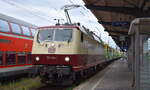 Martin Schl�n� Eisenbahnlogistik, Wankendorf mit ihrer  120 144-1  (NVR:  91 80 6120 144-1 D-SEL ) mit einem �berf�hrungszug mit vier fabrikneuen Traxx MS3 Lokomotiven f�r die polnische EVU CLIP