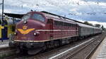 Cargo Logistik Rail-Service mit ihrer NoHAB  My 1151  (NVR:  92 80 1227 009-8 D-CLR )  mit drei ehemaligen DB Museumspersonenwagen des Verein zur F�rderung des Eisenbahnmuseums Vienenburg e.V. und am ende des Zuges noch die VIS-  Verkehrs Industrie Systeme GmbH, Halberstadt Lok  218 467-9 , Name:  Dirk  (NVR:  92 80 1218 467-9 D-VIS ) am 18.09.26 Durchfahrt Bahnhof Uelzen.