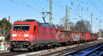 DB Cargo AG, Mainz [D] mit ihrer  185 259-9  [NVR-Nummer: 91 80 6185 259-9 D-DB] und einigen Hochbordwagen am 19.02.25 Höhe Bahnhof Magdeburg-Neustadt.