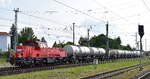 DB Cargo AG, Mainz [D] mit ihrer Voith Gravita 10 BB  261 041-8  (NVR:  92 80 1261 041-8 D-DB ) hat einen weiteren am Rande des Bahnhofs Stendal HBF. abgestellten Kesselwagen abgeholt u. angehangen am 03.06.25 Höhe Bahnhof Stendal Hbf.