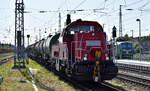 DB Cargo AG, Mainz mit ihrer Voith Gravita 10 BB  261 090-5  (NVR:  92 80 1261 090-5 D-DB ) und einigen Güterwagen am 12.06.25 Durchfahrt Bahnhof Stendal Hbf.