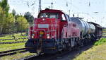 DB Cargo AG, Mainz [D] mit ihrer Voith Gravita 10 BB  261 070-7  (NVR:  92 80 1261 070-7 D-DB2) und einigen Güterwagen als Übergabezug am 28.04.26 Durchfahrt Bahnhof Stendal Hbf. 
