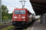 MEG - Mitteldeutsche Eisenbahn GmbH, Schkopau [D]  mit der angemieteten '185 362-1' [NVR-Nummer: 91 80 6185 362-1 D-DB] und vier Druckgaskesselwagen am 26.08.26 Durchfahrt Bahnhof Magdeburg-Neustadt.