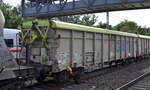 Drehgestell-Hochbordwagen mit Schwenkdach vom Einsteller GATX Rail Germany GmbH mit der Nr. 37 TEN 80 D-GATXD 0805 060-1 Tamns (GE) in einem gemischten Güterzug am 25.06.25 Höhe Bahnhof Saarmund.