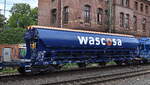 Vierachsiger Sch�ttgutwagen f�r den Transport von n�sseempfindlichen Sch�ttg�tern vom Einsteller vom Einsteller WASCOSA AG mit der Nr. 37 TEN GE 80 D-WACO 0839 437-1 Tadns in einem Ganzzug am 28.07.26 H�he Bahnhof Hamburg-Harburg.