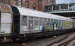 Drehgestell Schiebewandwagen vom Einsteller Transwaggon GmbH mit der Nr. 33 TEN GE 80 D-TWA 2743 726-2 Habbiins 18  in einem gemischten G�terzug am 08.09.26 H�he Bahnhof Hamburg Harburg.