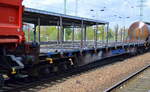 3-gattung-r-flachwagen-mit-drehgestellen-in-regelbauart-fotos/528355/drehgestell-flachwagen-mit-rungenaufsaetzen-vom-einsteller-ge Drehgestell-Flachwagen mit Rungenaufsätzen vom Einsteller GE Capital Rail Services GmbH & Co.KG aus Hamburg mit der Nr. 83 RIV 80 D-GERS 350 9 045-8(P) Rbs am 26.04.1616 in einem gemischten Güterzug Bf. Flughafen Berlin-Schönefeld. 