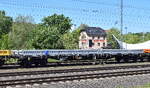 Drehgestell-Flachwagen der Fa. Spitzke Logistik GmbH mit der Nr. 37 TEN GE 80 D-SLG 3989 407-6 Rens 192 B in einem Ganzzug am 18.05.26 H�he Bahnhof Magdeburg-Hbf.