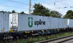 Drehgestell-Containertragewagen vom Einsteller MFD Rail GmbH mit der Nr. 33 TEN 80 D-MFDR 4552 759-9 Sgnss M42 (GE), ein Ganzzug nur beladen mit Containern des tschechischen Dienstleisters UPLINE CZ s.r.o. am 07.08.25 Höhe S-Bahnhof Dedensen/​Gümmer.