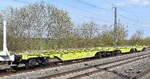  Drehgestell-Containertragwagen vom Einsteller GATX Rail Germany GmbH mit der Nr. 37 TEN GE 80 D-GATXD 4564 104-0 Sgns in einem Übergabezug am 16.04.26 Höhe Bahnhof Saarmund.