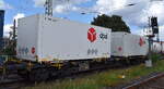 Drehgestell-Flachwagen zum Transport von Containern/Wechselbeh�ltern vom Einsteller MFD Rail GmbH mit der Nr. 37 TEN GE 80 D-MFDR 4564 474-7 Sgns mit zwei dpd Wechselbr�cken beladen am 20.08.26 in einem KLV-Zug H�he Bahnhof Magdeburg-Neustadt.