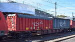 Tragwagen mit vier Rads�tzen, der f�r den Transport von Containern und Wechselbeh�ltern im kombinierten Ladungsverkehr vorgesehen ist. Auf der Ladeb�hne befinden sich 12 klappbare Aufsetzzapfen zum Festlegen der Ladeeinheiten der DB Cargo, hier der Wagen mit der Nr. 31 TEN GE 80 D-DB 4558 580-5 Sgns 681 beladen mit Abfallcontainern des italienischen Transportunternehmen Vecchi Zironi Transport in einem Ganzzug am 27.08.26 H�he Bahnhof Hamburg-Harburg.