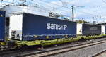 Gelenk-Taschenwagen vom Einsteller GATX Rail Germany GmbH mit der Nr. 37 TEN GE 80 D-GATXD 4992 563-9 Sdggmrss beladen mit zwei Trailern am 08.09.26 H�he Bahnhof Hamburg Harburg.